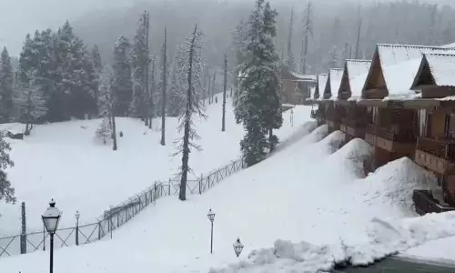 उरी के ऊपरी इलाकों में बर्फबारी, मैदानी इलाकों में बारिश उरी के ऊपरी इलाकों में बर्फबारी, मैदानी इलाकों में बारिश