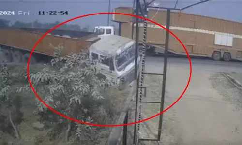 बाप रे! 2 मौत का LIVE वीडियो, रॉन्ग साइड से आ रहा ट्रक बना काल