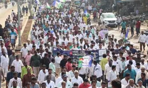 वाईएसआर कांग्रेस का आरोप, सीएम नायडू चुनावी वादे पूरे करने में विफल, बिजली दरों में वृद्धि के खिलाफ प्रदर्शन वाईएसआर कांग्रेस का आरोप, सीएम नायडू चुनावी वादे पूरे करने में विफल, बिजली दरों में वृद्धि के खिलाफ प्रदर्शन