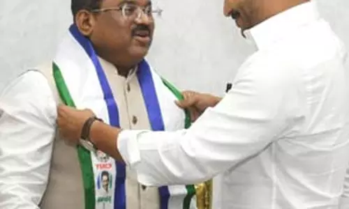 वाईएसआरसीपी नेता इम्तियाज ने राजनीति को कहा अलविदा वाईएसआरसीपी नेता इम्तियाज ने राजनीति को कहा अलविदा