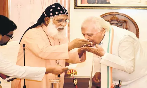 Kerala: राजेंद्र विश्वनाथ आर्लेकर को केरल के नए मुख्यमंत्री के रूप में शपथ दिलाई जाएगी Kerala: राजेंद्र विश्वनाथ आर्लेकर को केरल के नए मुख्यमंत्री के रूप में शपथ दिलाई जाएगी
