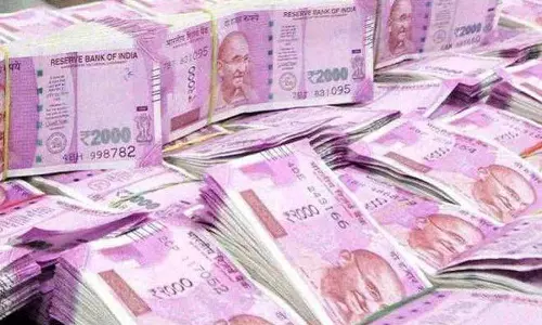 डॉलर के मुकाबले रुपया नए निचले स्तर पर