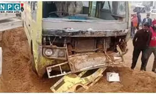 Rajasthan :स्कूल  बस  निर्माणाधीन पुलिया से टकराई,  शिक्षक की मौत