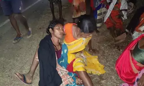 जगदलपुर-बीजापुर में बड़ा हादसा, JCB की ठोकर से 15 यात्री घायल