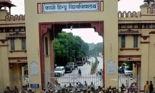 बीएचयू परिसर में मनुस्मृति की प्रतियां जलाने की कोशिश करने पर 13 छात्र गिरफ्तार