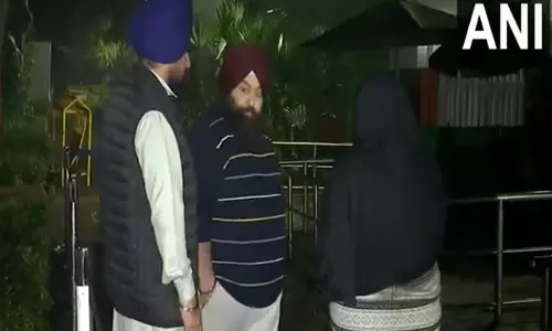 Dr. Manmohan Singh के अंतिम दर्शन के लिए उनके आवास के बाहर आम लोग उमड़े Dr. Manmohan Singh के अंतिम दर्शन के लिए उनके आवास के बाहर आम लोग उमड़े