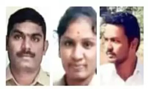 Telangana: दो पुलिसकर्मियों और पीएसीएस कर्मचारी की मौत का रहस्य गहराया Telangana: दो पुलिसकर्मियों और पीएसीएस कर्मचारी की मौत का रहस्य गहराया