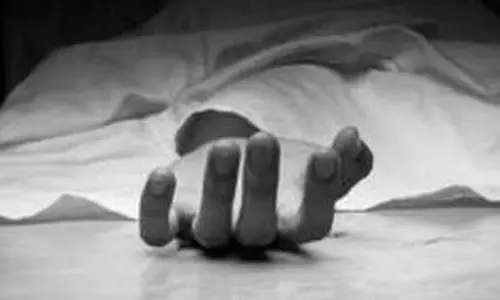 Mohali: शराब की दुकान पर झगड़े में 22 वर्षीय युवक की चाकू घोंपकर हत्या Mohali: शराब की दुकान पर झगड़े में 22 वर्षीय युवक की चाकू घोंपकर हत्या