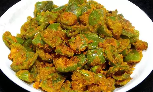 Besan Shimla Mirch Recipe: बेसन शिमला मिर्च बनाने के लिए इस सिंपल रेसिपी