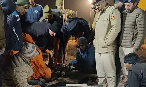 6 दिनों से बोरवेल में फंसी 3 साल की बच्ची, रेस्क्यू ऑपरेशन अभी तक क्यों नहीं हुआ सफल? गहरे टनल में उतरे जवान