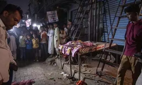 Ghatkopar  में टेम्पो ने पैदल यात्रियों को टक्कर मारी