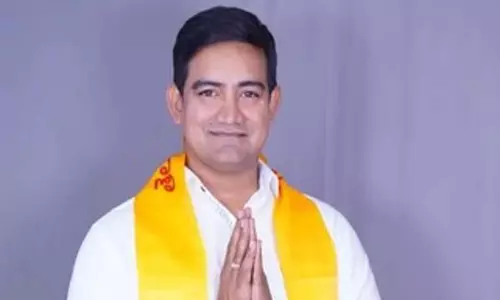 Andhra: एमएसएमई मंत्री श्रीनिवास ने छूने के दावों का खंडन किया