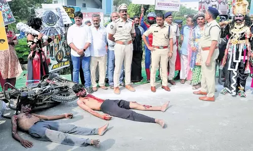 Guntur पुलिस ने शुरू किया सड़क सुरक्षा अभियान Guntur पुलिस ने शुरू किया सड़क सुरक्षा अभियान