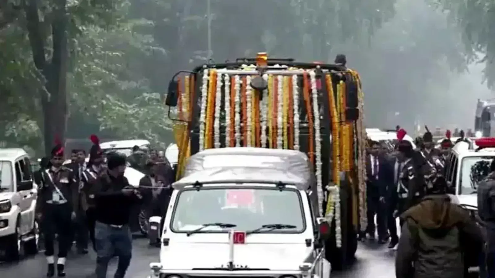New Delhi: दिल्ली ट्रैफिक पुलिस ने पूर्व प्रधानमंत्री डा. मनमोहन सिंह के अंतिम संस्कार के मद्देनजर एडवाइजरी जारी की New Delhi: दिल्ली ट्रैफिक पुलिस ने पूर्व प्रधानमंत्री डा. मनमोहन सिंह के अंतिम संस्कार के मद्देनजर एडवाइजरी जारी की