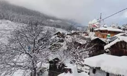उत्तरकाशी के गंगोत्री और यमुनोत्री धाम में जमी बर्फ, भारी बारिश की चेतावनी