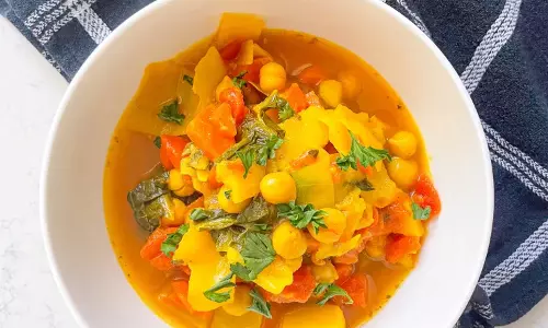 हल्दी चिकन और दाल सूप रेसिपी हल्दी चिकन और दाल सूप रेसिपी