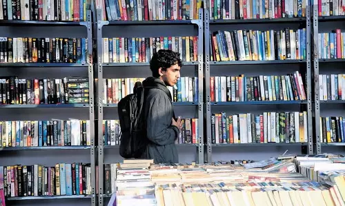 Telangana: 350 स्टॉल और 10 लाख दर्शकों वाला साहित्यिक उत्सव Telangana: 350 स्टॉल और 10 लाख दर्शकों वाला साहित्यिक उत्सव