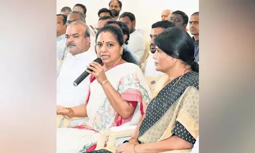 Kavitha: पिछड़ी जातियों को 42% कोटा देने का वादा पूरा करें या स्थानीय चुनाव नहीं होने देंगे