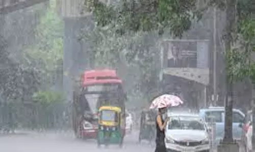 Weather: हल्द्वानी में अचानक बदला मौसम और होने लगी तेज बारिश