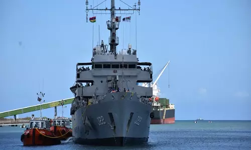 मॉरीशस: INS सर्वेक्षक पोर्ट लुइस पहुंचा