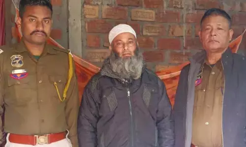 Assam : धुबरी में एसटीएफ ने मोस्ट वांटेड जिहादी को गिरफ्तार किया Assam : धुबरी में एसटीएफ ने मोस्ट वांटेड जिहादी को गिरफ्तार किया