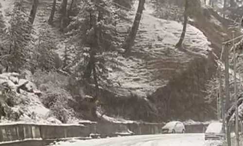 Shimla में भारी बारिश और ठंड से जनजीवन अस्त-व्यस्त