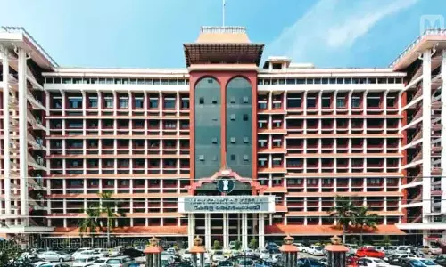 Kerala उच्च न्यायालय ने स्नातकों को विश्वविद्यालयों में अंतिम ग्रेड के पदों के लिए