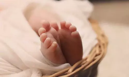 Kerala : स्वास्थ्यकर्मियों ने पलक्कड़ के चुनौतीपूर्ण इलाके में बच्चे को जन्म दिया Kerala : स्वास्थ्यकर्मियों ने पलक्कड़ के चुनौतीपूर्ण इलाके में बच्चे को जन्म दिया
