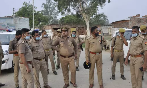 Assam: पुलिस से बचने की कोशिश में गोली मार दी Assam: पुलिस से बचने की कोशिश में गोली मार दी