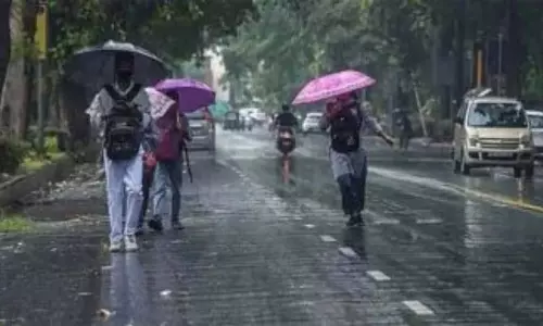 Mumbai: सर्दी के मौसम में मुंबई में हल्की बारिश Mumbai: सर्दी के मौसम में मुंबई में हल्की बारिश