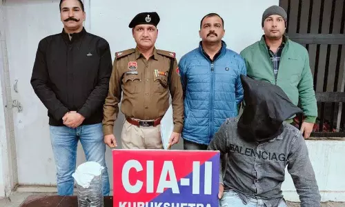 Haryana : हथियार और जिंदा कारतूस के साथ व्यक्ति गिरफ्तार Haryana : हथियार और जिंदा कारतूस के साथ व्यक्ति गिरफ्तार