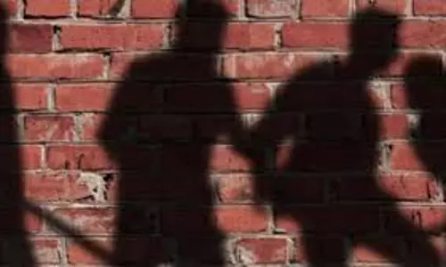 Allahabad: ईंट भट्ठे से लौट रहे दो युवकों से मारपीट का मामला सामने आया Allahabad: ईंट भट्ठे से लौट रहे दो युवकों से मारपीट का मामला सामने आया