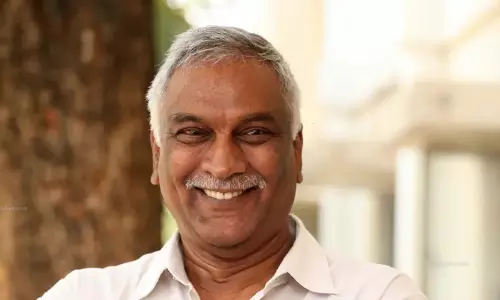 Filmmaker तम्मारेड्डी भारद्वाज ने अल्लू अर्जुन पर झूठ बोलने और कवर अप का आरोप लगाया