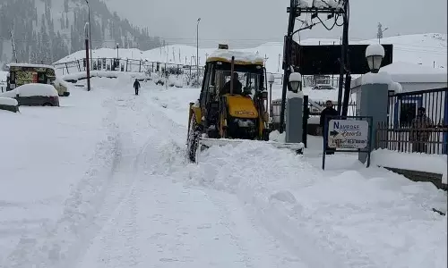 Jammu: भारी बर्फबारी के बाद श्रीनगर हवाई अड्डे पर सभी उड़ानें रद्द Jammu: भारी बर्फबारी के बाद श्रीनगर हवाई अड्डे पर सभी उड़ानें रद्द