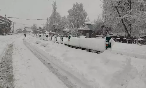 Pulwama पुलिस ने चिकित्सा आपातकाल की जरूरत वाली दो महिलाओं को बचाया Pulwama पुलिस ने चिकित्सा आपातकाल की जरूरत वाली दो महिलाओं को बचाया