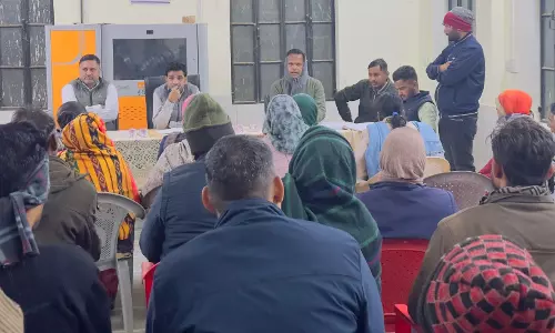 Churu: चौपाल में तहसीलदार ने सुनी जन समस्याएं Churu: चौपाल में तहसीलदार ने सुनी जन समस्याएं
