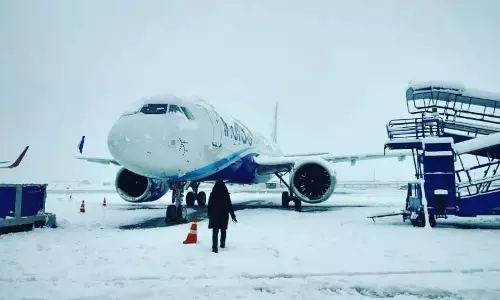 बर्फबारी के कारण Srinagar हवाई अड्डे पर 80 प्रतिशत उड़ानें रद्द