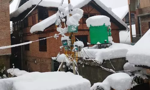 South Kashmir में भारी बर्फबारी से जनजीवन अस्त-व्यस्त South Kashmir में भारी बर्फबारी से जनजीवन अस्त-व्यस्त