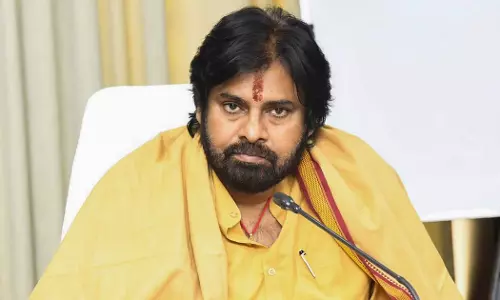 Pawan Kalyan : सरकारी अधिकारियों पर हमला करने वाले राजनीतिक नेताओं को बख्शा नहीं जाएगा Pawan Kalyan : सरकारी अधिकारियों पर हमला करने वाले राजनीतिक नेताओं को बख्शा नहीं जाएगा