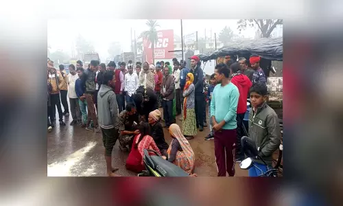 MP: रफ्तार ट्रक ने बाइक सवार पिता-पुत्री को मारी टक्कर, 12 साल की बच्ची की मौत
