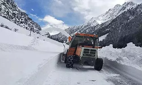 अधिकारियों ने Kulgam में सभी सड़कों से बर्फ हटाने के निर्देश दिए
