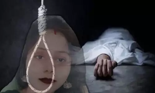 UP: दहेज प्रथा और घरेलू हिंसा के चलते युवती ने फांसी लगाकर आत्महत्या UP: दहेज प्रथा और घरेलू हिंसा के चलते युवती ने फांसी लगाकर आत्महत्या