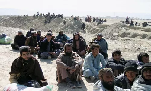 Afghanistan: तालिबान ने पाकिस्तान में कई ठिकानों को निशाना बनाया, तनाव बढ़ा Afghanistan: तालिबान ने पाकिस्तान में कई ठिकानों को निशाना बनाया, तनाव बढ़ा