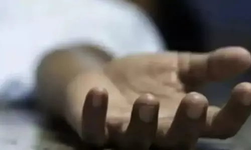 UP: महिला का शव फंदे से लटका मिला, पति ने पुलिस कांस्टेबल पर लगाया हत्या का आरोप UP: महिला का शव फंदे से लटका मिला, पति ने पुलिस कांस्टेबल पर लगाया हत्या का आरोप