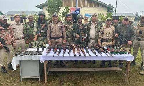 Arunachal प्रदेश में भारी मात्रा में हथियारों का जखीरा बरामद Arunachal प्रदेश में भारी मात्रा में हथियारों का जखीरा बरामद