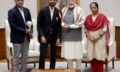 शतरंज के चैंपियन डी गुकेश ने PM मोदी से की सौजन्य भेंट