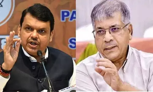 प्रकाश अंबेडकर ने फडणवीस से मुलाकात की, दोनों के बीच एक घंटे तक चर्चा प्रकाश अंबेडकर ने फडणवीस से मुलाकात की, दोनों के बीच एक घंटे तक चर्चा