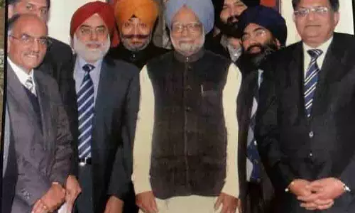 शहरवासियों ने पूर्व प्रधानमंत्री Manmohan Singh को श्रद्धांजलि अर्पित की शहरवासियों ने पूर्व प्रधानमंत्री Manmohan Singh को श्रद्धांजलि अर्पित की