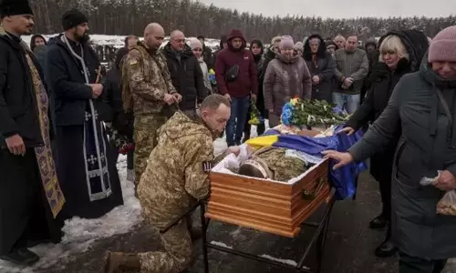 Ukrainian सैनिकों को कुर्स्क में कड़ी मेहनत से जीती गई जमीन रूस के हाथों गंवाने का खतरा