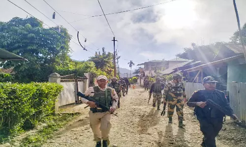 हथियारबंद लोगों की तलाश में Imphal पूर्व में बड़े पैमाने पर तलाशी अभियान जारी